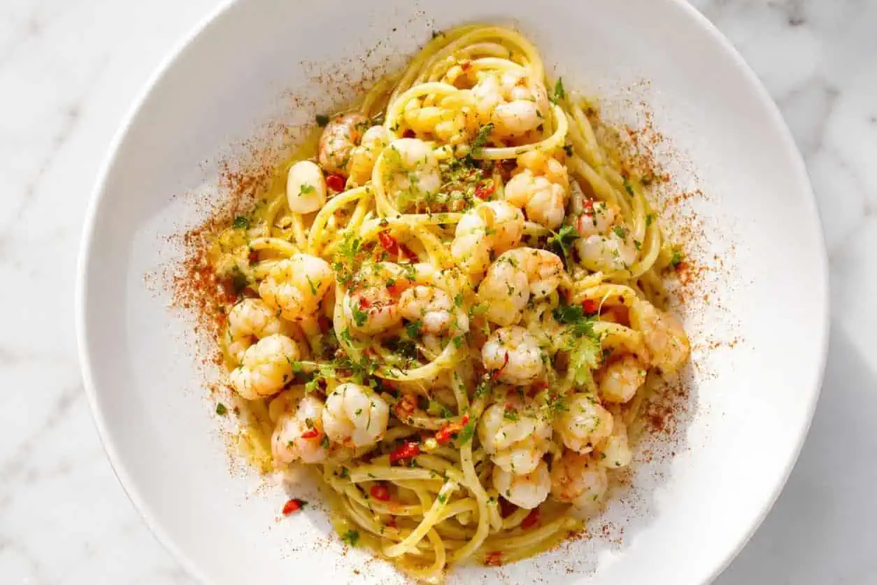 Spaghetti ai Gamberi e Peperoncino - Spaghetti, Prawns, Garlic, Chilli, Extra Virgin Olive Oil
